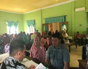 Suasana pelayanan Paspor Calon Jemaah Haji asal Bombana. Foto: Istimewa.