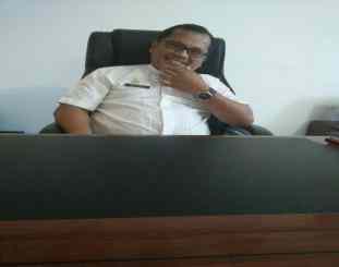 Ketgam : Kadis Kesehatan Kab Pasang kayu