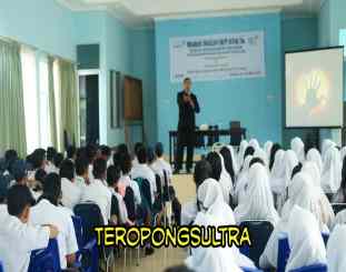 Ketgam : foto pelatihan motivasi menghadapi UN oleh PT Antam 