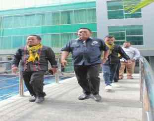 Ketgam : calon wakil Gubernur Sultra Ir Hugua  (kanan) 