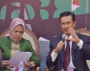 Fadel Muhammad ( kanan) 
Sumber foto Humas DPR-RI