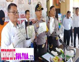 Kapolresta Pekanbaru Kombes Pol Susanto SIK SH MH di Lobi Polresta Pekanbaru, Senin 21 Mei 2018.saat menggelar konfres