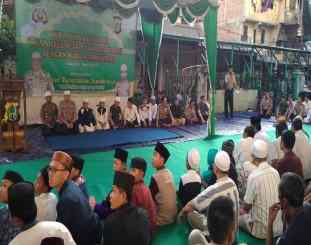 Polres Metro Jakarta barat bersama 3 pilar menggelar buka puasa dengan puluhan kaum dhuafa seperti anak yatim dan fakir miskin 