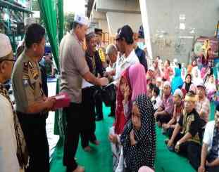 Kapolres metro jakarta barat buka puasa bersama kaum dhuafa