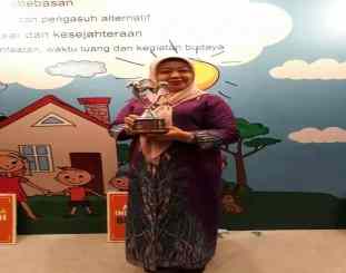 Ketgam : Hj Sri Yastin Kadis pemberdayaan  perempuan dan perlindungan anak kota kendari 