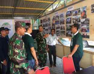 komandan Batalyon (Danyon) 432/Kostrad bersama jajarannya berkunjung ke Posko relawan Nurani Astra,