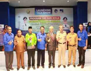 Foto bersama Dinas Kominfo Sultra bersama Wakil Gubernur Sultra usai melaksanakan launching dan talkshow (foto Olivia)