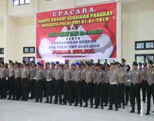 Ketgam : Upacara Korps Raport Kenaikan pangkat personil Polda Sulsel .