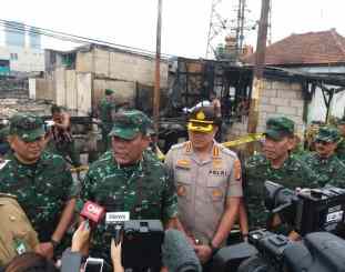 Kapolres Metro Jakarta Barat saat mendampingi Pangdam jaya 