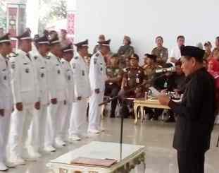 Acara pelatikan 21 kades di kab kolaka 