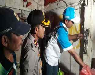 Ketgam : Kapolsek Cengkareng saat melakukan kunjungan kerumah warga