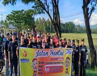 Kegiatan jalan santai yang di gagas Bawaslu koltim sebelum menggelar  sosialisasi pengawasan tahapan pemilihan umum tahun 2019