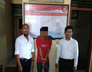 Pelaku tengah saat di gelandang di Mapolsek Pasangkayu / foto : tomy