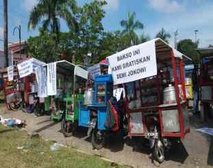 Ketgam : penjual bakso di lokasi deklarasi