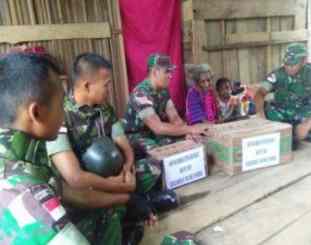 Ketgam : Satgas Yonif 725/WRG Salurkan Bantuan 