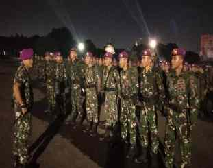 Pasukan Marinir yg siap diterjunkan di Lokasi gempah 