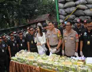 Ketgam : Putri Indonesia saat menghadiri konfrensi pers di Polres Metro Jakarta Barat