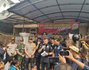 Kapolres Metro jakarta barat saat menggelar press cunfrence