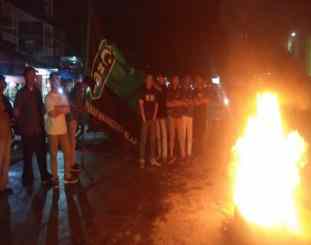 HMI Cab Kendari saat melakukan aksi di demo di jalan saranani 