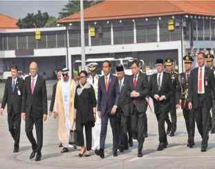 Presiden jokowi saat menjemput putra mahkota abu dhabi
