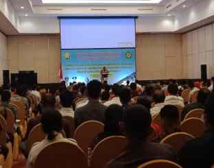 Gubernur Sultra saat menghadiri rapat rekonsiliasi bersama pemegang IUP di hotel claro