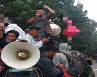 Muhammad Arjuna saat menggelar demonstrasi 
