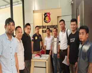 Songo bersama Kuasa hukum dan rekannya 