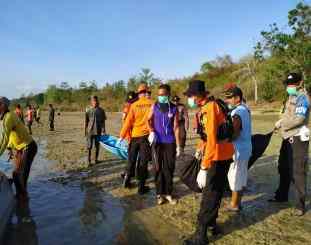 Ketgam. Proses evakuasi korban (FOTO: Dokumentasi Basarnas Kendari