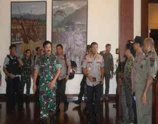 Kapolri Jendral Pol. Drs. Idham Azis, M.Si dan Panglima TNI Marsekal Hadi Tjahjanto, S.I.P 