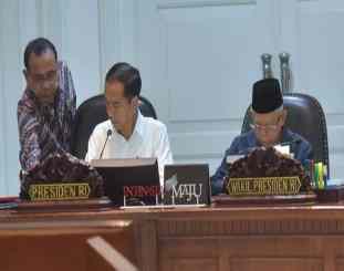 Presiden Jokowi didampingi Wapres KH. Ma’ruf Amin memimpin Ratas tentang Penyaluran Dana Desa 2020, di Kantor Presiden, Jakarta, Rabu (11/12) siang.