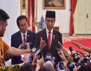 Presiden Jokowi menjawab wartawan usai menyaksikan pengucapan sumpah Pimpinan KPK, di Istana Negara,