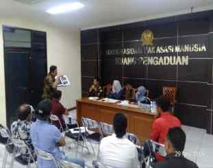 Ketgam : foto bersama usai menggelar Audensi bersama Komnas HAM dan FKKB-GKP