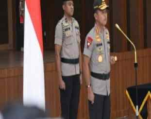 Jakarta - Kapolri Jenderal Pol. Idham Azis, M.Si., memimpin upacara kenaikan pangkat Perwira Tinggi Polri, di Gedung Bareskrim Polri Lantai 9, Jakarta Selatan, Kamis (26/12/2019).