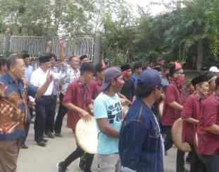 antusias dan semangat Masyarakat yang meluangkan waktunya untuk menemani om doel ke Perindo