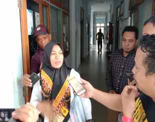 Awak media saat melakukan wawancara di kantor Dinas Esdm Prov Sultra 