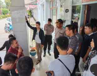 Ampuh-Sultra saat menggelar aksi unras dikantor dinas ESDM prov sultra