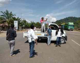 Massa Aksi fppd-sultra saat menggelar aksi unras 
