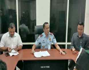 Kepala kantor imigrasi kelas 1 TPI Kendari Hajar Aswad 