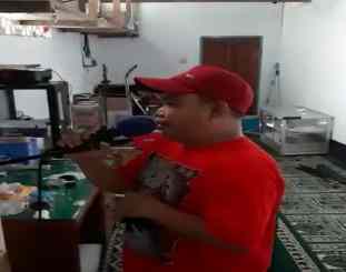 Foto Screen Shoot Pria yang mengumumkan adanya pasien Corona 