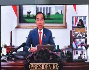 Presiden saat memberikan pengantar pada Sidang Kabinet Paripurna mengenai refocusing dan realokasi anggaran, kemudian juga kerangka ekonomi makro dan pokok-pokok kebijakan fiskal 2021, Selasa (14/4).
