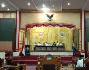 Rapat paripurna Anggota DPR prov sultra  membahas rencana  kedatangan TKA 