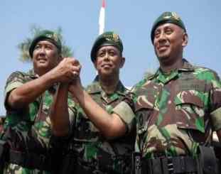 Jenderal TNI (Purn) Djoko Santoso (tengah)  foto Istimewa 
