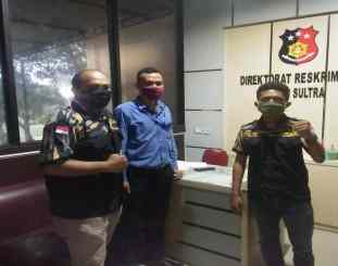 Ormas Pekat IB saat melaporkan akun facebook tie saranani di Mapolda sultra 