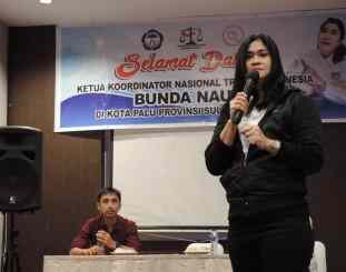 Jeny Claudya Lumowa  (Bunda Naumi) 