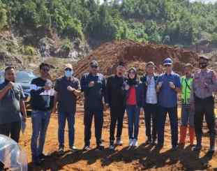 Anggota DPRD Prov Sultra saat mengunjungi Lokasi PT Wanagon Anoa Indonesia 