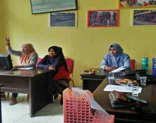 Ketgam : Jilbab biru muda, Kabid Pemberdayaan Sosial Dinsos Kabupaten Pasangkayu, Helmi Syakur,SE,M.AP