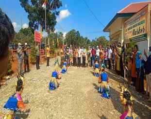Ketgam : Bupati Konawe Utara di sambut tarian mondotambe 