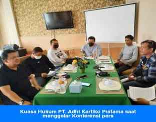 Ketgam : Zulkifli Nasution & rekan  saat menggelar konferensi pers 
