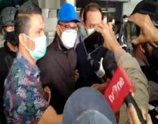 Ketgam ; Nurdin Abdullah saat di tanya wartawan/ foto ; Isty Maulidya , Okezone