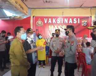 Ketgam: Bupati Konsel dan Kapolda Sultra tinjau kegiatan vaksinasi di Kecamatan Laeya, Konsel